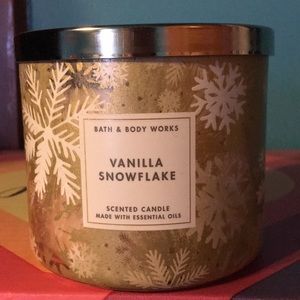 Bath and Body Works Vanilla Snowflake Candle